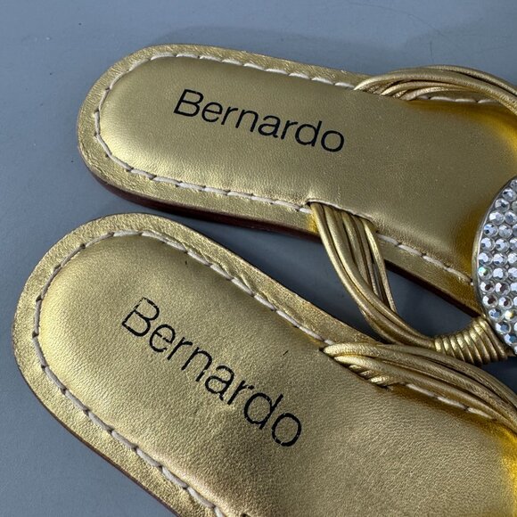Bernardo Must Sone Pewter Thong Sandals Leather Medallion Embellishment, Size 9 - Picture 11 of 11